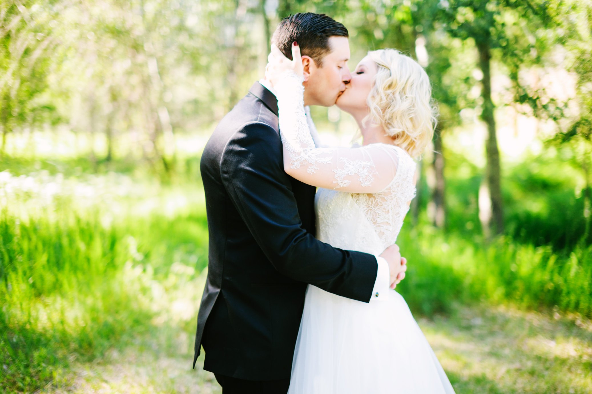 Missoula MT Wedding Photos Bride and Groom Kissing