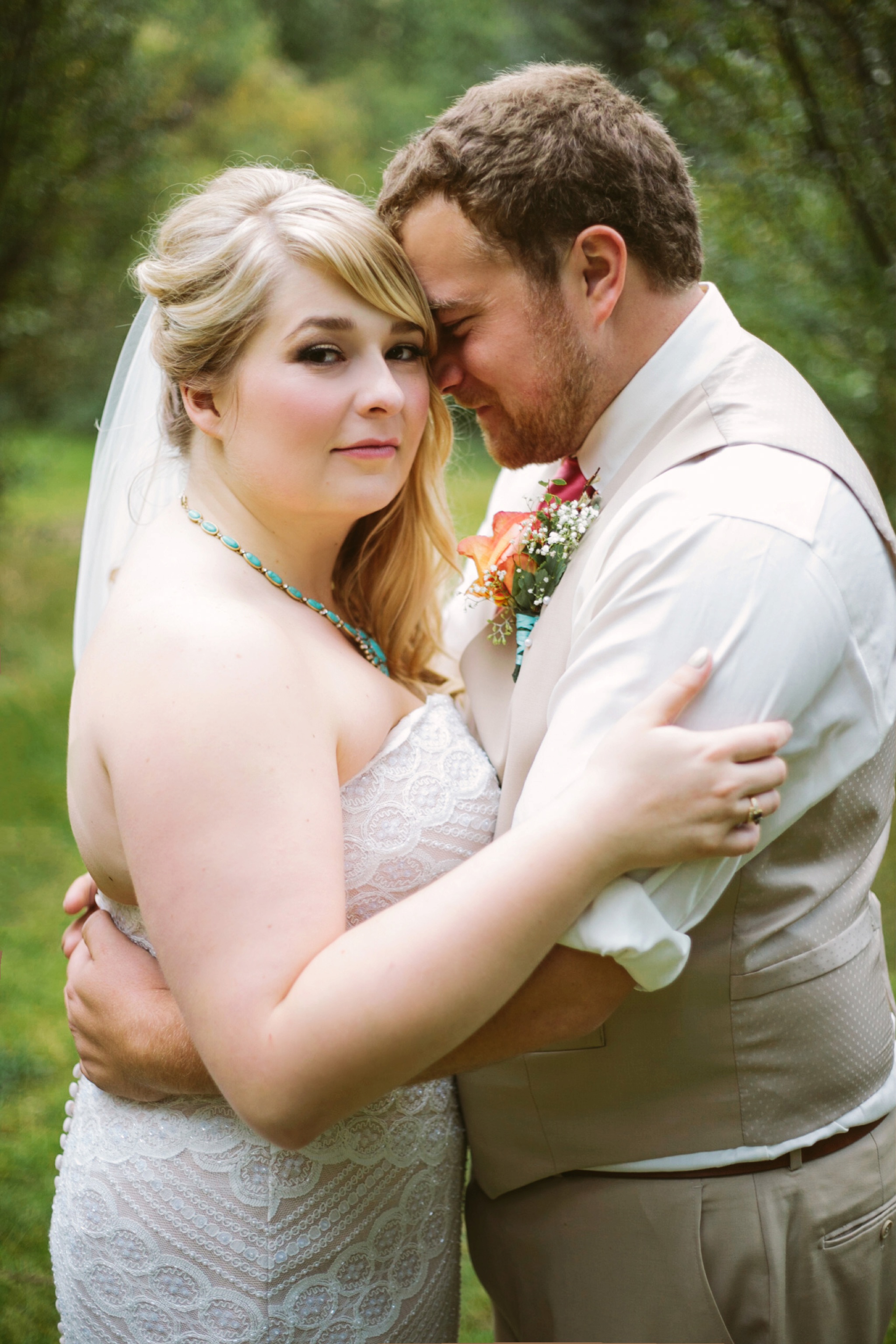 Arrowpeak Lodge Great Falls MT Wedding Photos Couple Hugging