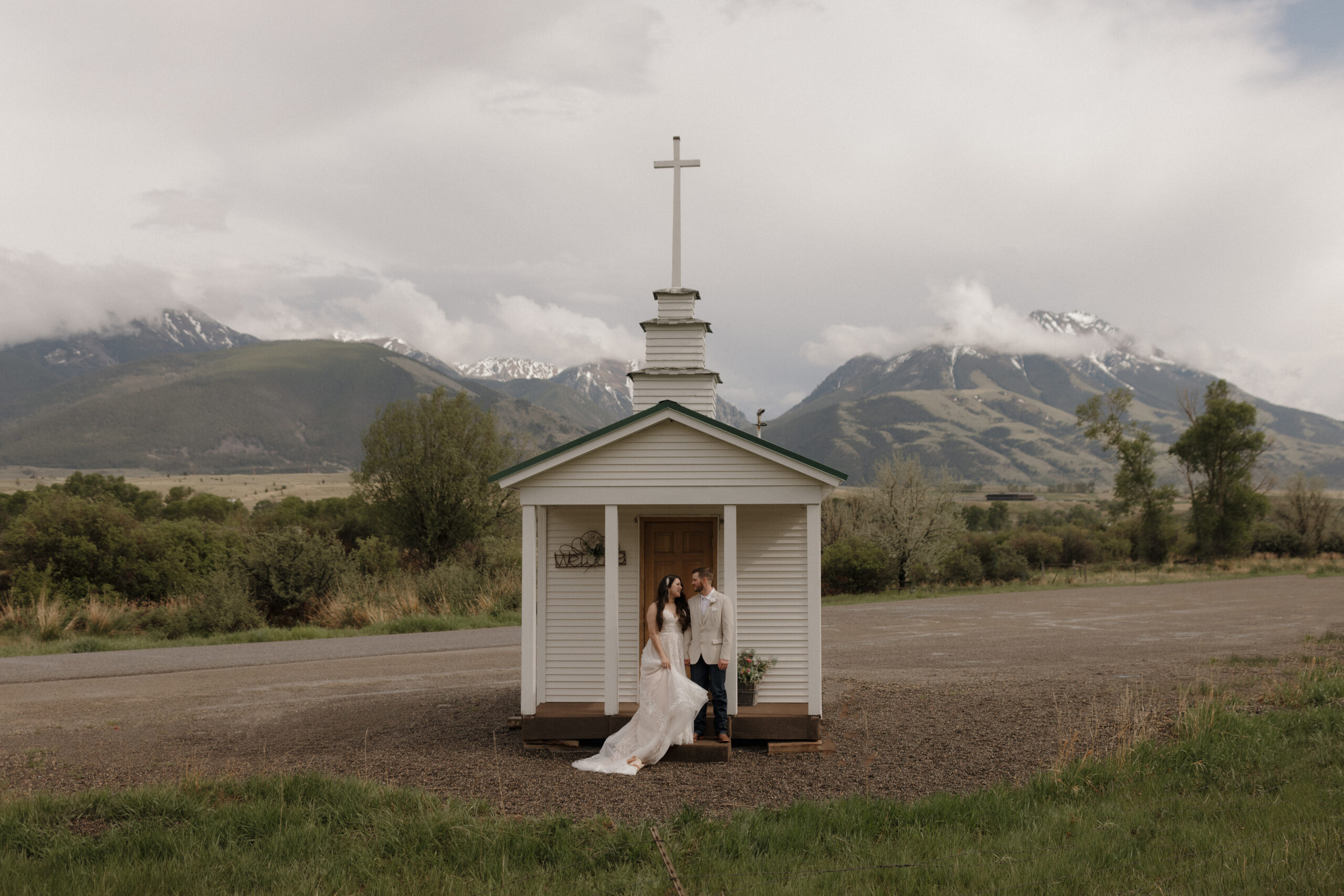 eloping in montana at a tiny church in the mountains of Paradise Valley